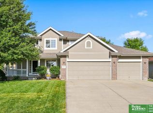 10611 S 211th St, Gretna, NE 68028