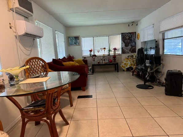 216 Palm Dr, Tampa, FL 33613