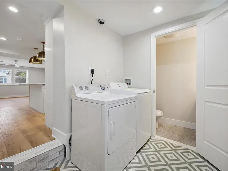 704 S Adams St — Photo 7