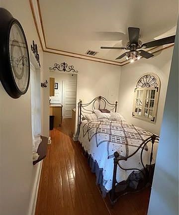 5th image of 1012 Saint Peter St #5