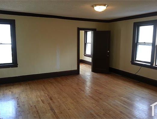 3rd image of 2207 Aldrich Ave N