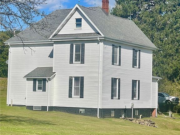 3rd image of 134 Cherie Ln