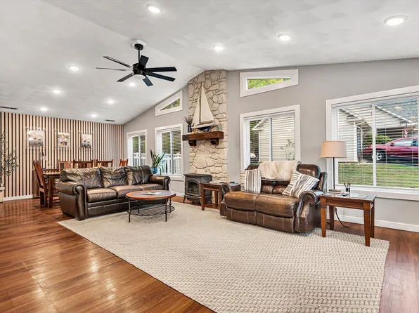 150 Indian Pointe Dr, Hardy, VA 24101