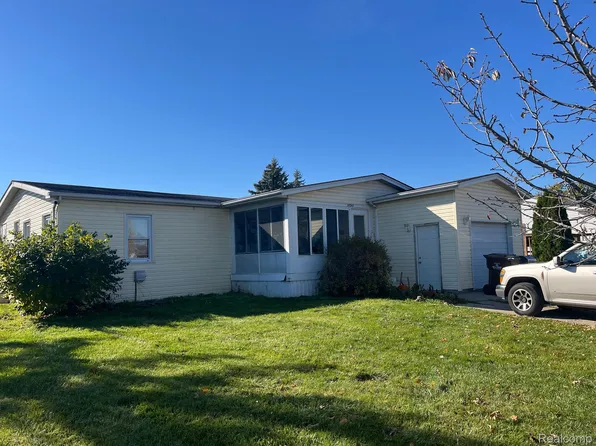 29245 Vinewood Rd, Flat Rock, MI 48134