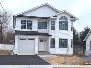 1725 Conway St, Seaford, NY 11783