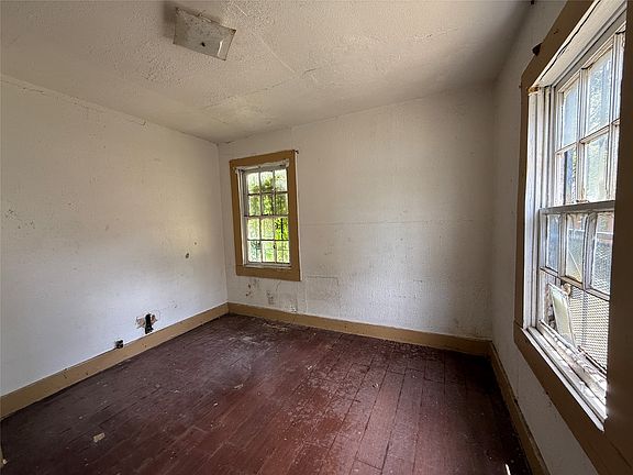 3rd image of 2318 Macon St
