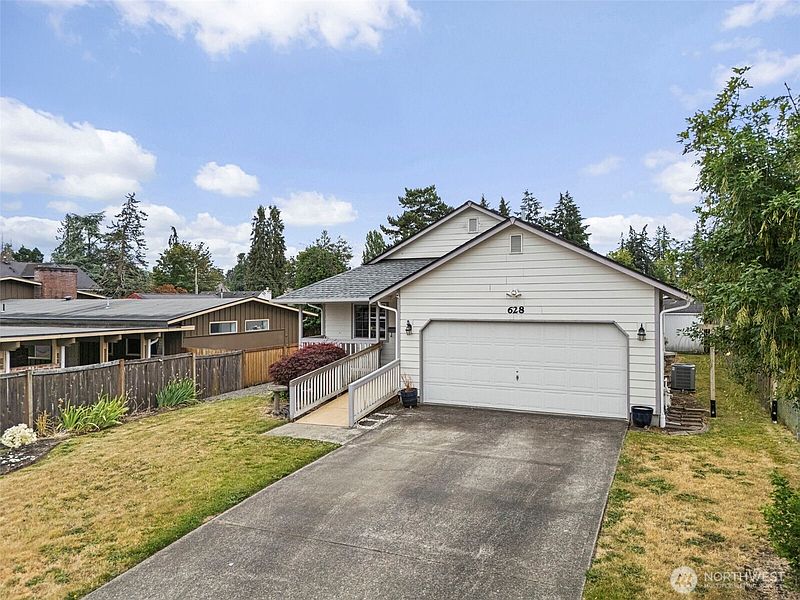 2nd image of 628 S 117th Street