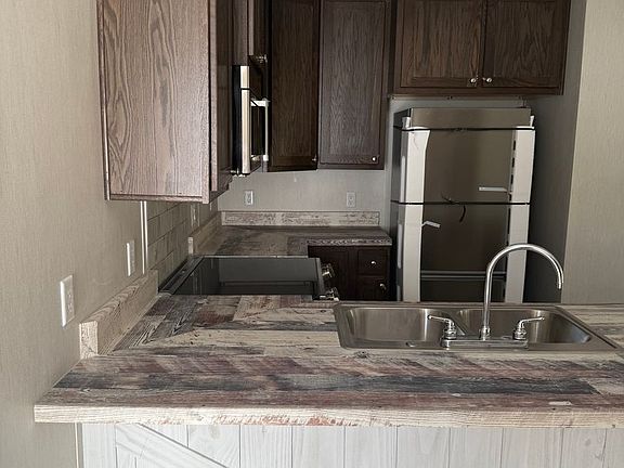 3rd image of 712 Glenn Pl #A