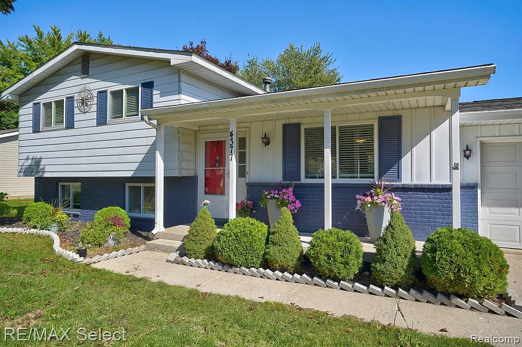 4377 Staunton Dr photo 1