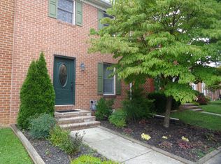 220 Georgetown Cir, Hanover, PA 17331