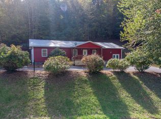 615 Sunset Farms Rd, Whittier, NC 28789