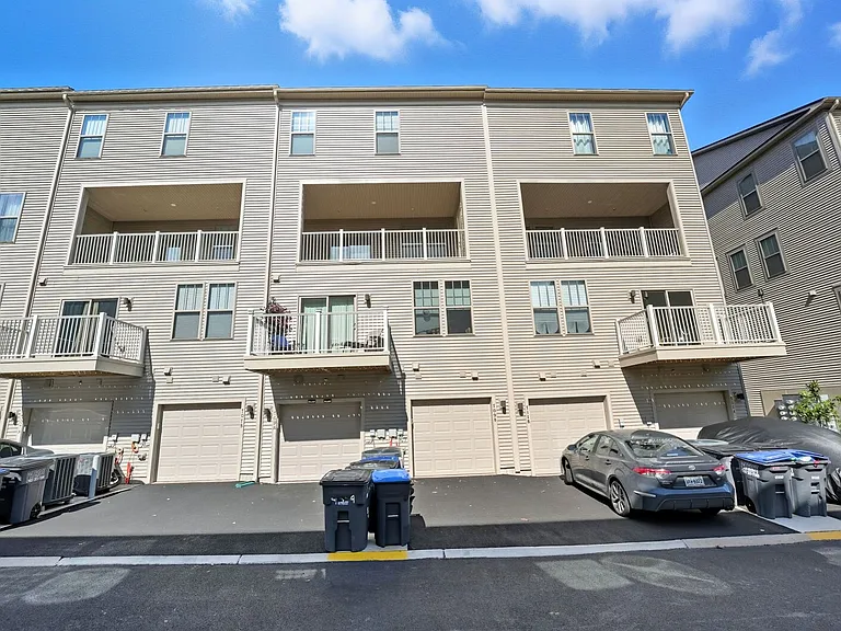 709 Thomas Ln #B — Photo 25