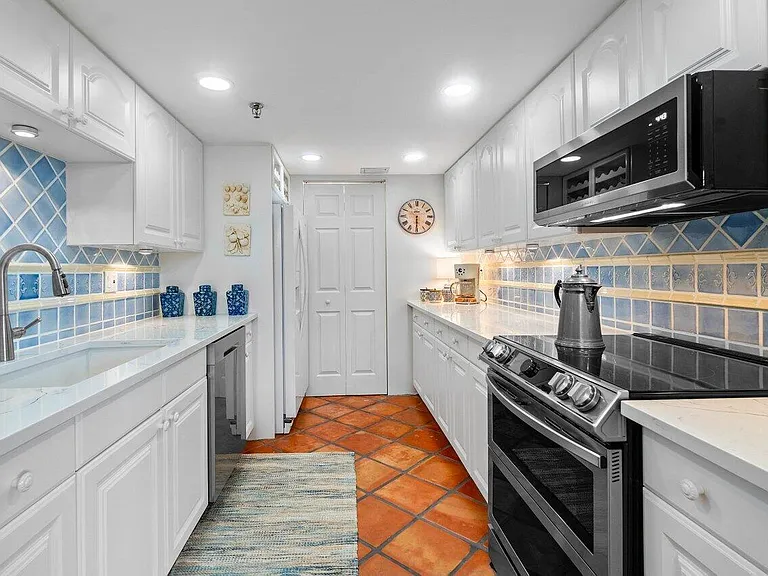 899 Jeffery St #3050 — Photo 9
