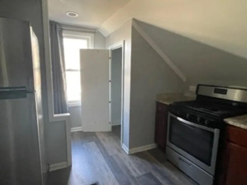 1 bed, 1.0 bath, $1,200 — Photo 3
