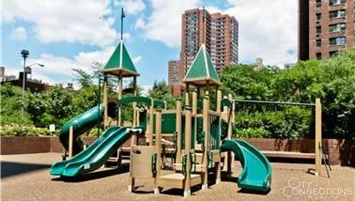 Rented by City Connections Realty | media 26