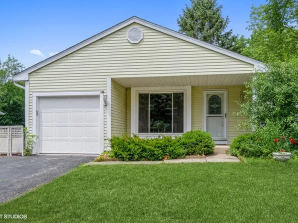 421 Bayview Ave, Naperville, IL 60565
