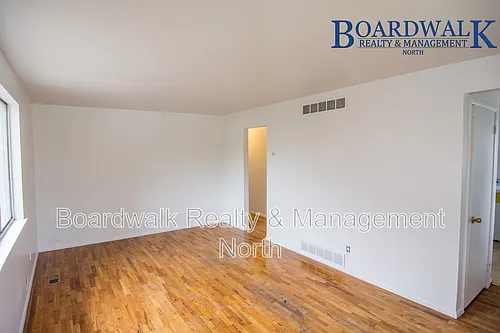 653 E 20th St #1 Photo 1