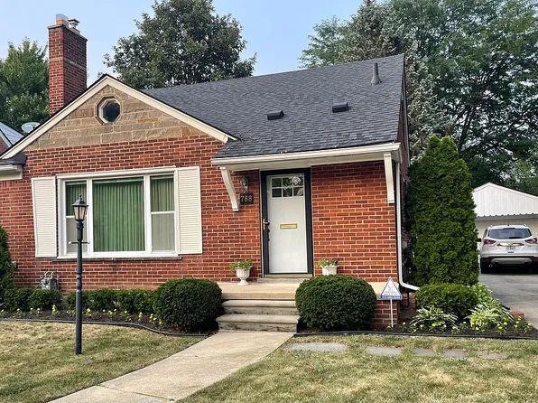 788 Cadieux Rd, Grosse Pointe, MI 48230