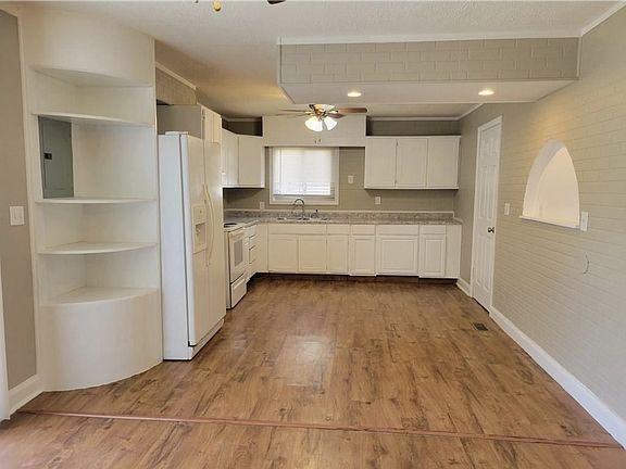 3rd image of 3524 Wellington Ave