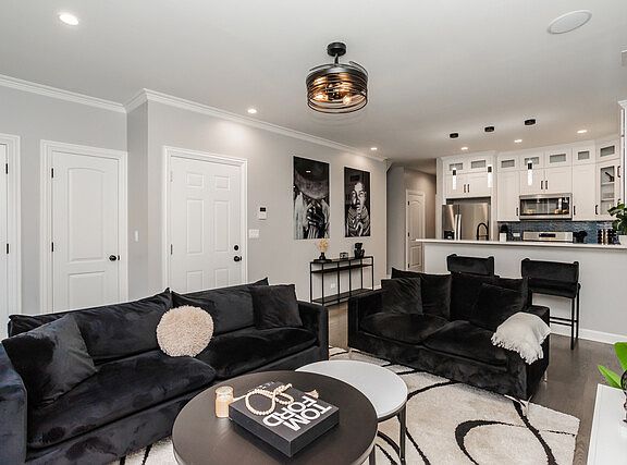 4th image of 4633 S Langley Ave #1