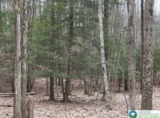 153 Pine Tree Dr, Cresco, PA 18326