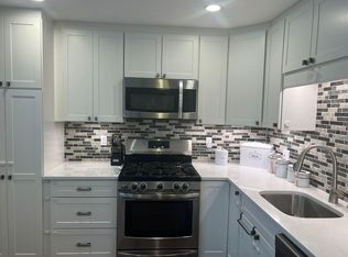 75 Edgelawn Ave APT 4, North Andover, MA 01845