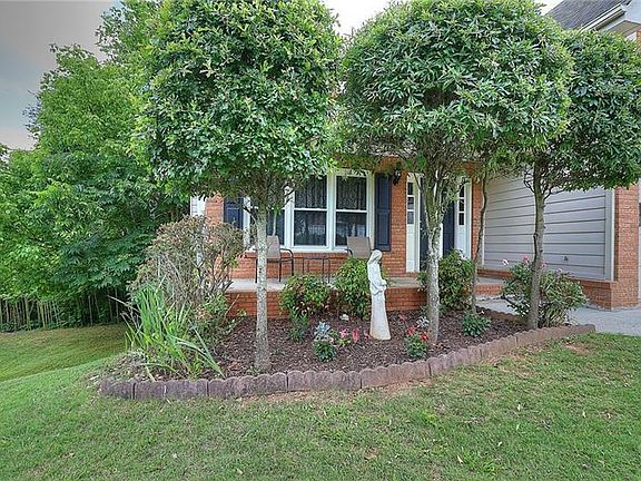 2nd image of 2762 Oak Meadow Ln