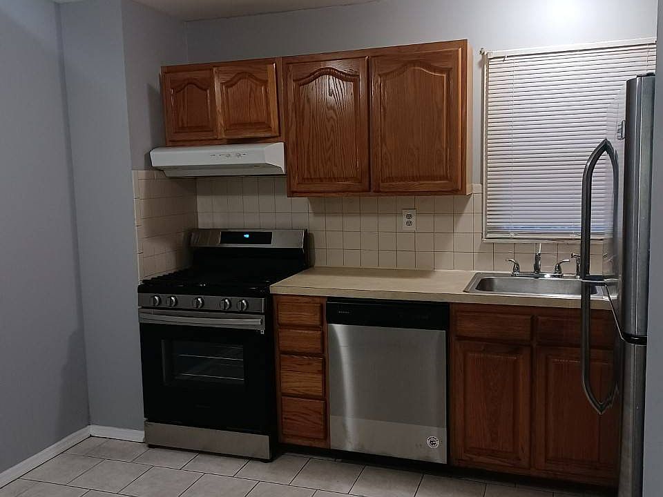 1st image of 156-00 75th St