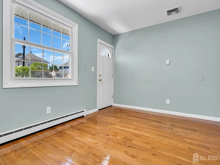 287 E Smith St — Photo 12