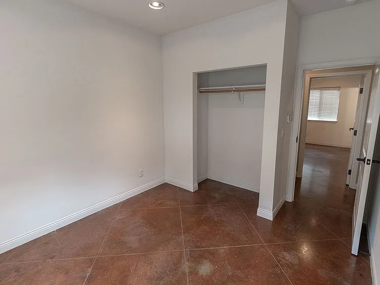 1413 Paris Rd — Photo 17