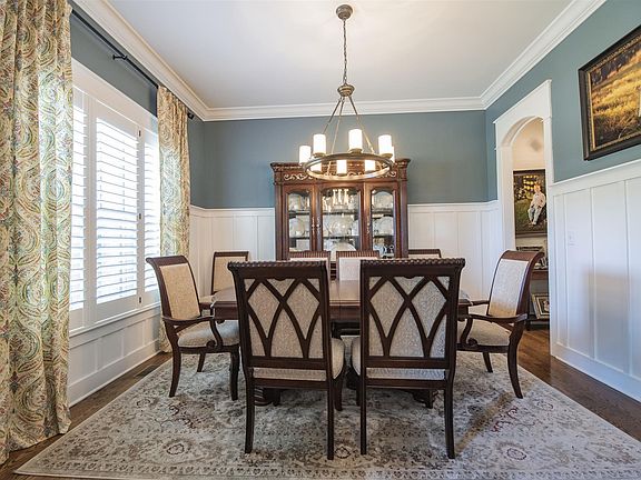 4th image of 1002 Glastonbury Way
