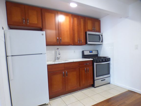 4th image of 237 Vernon Ave Suite 1