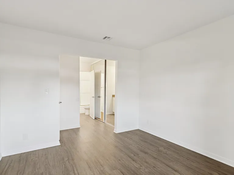 The Linden Apartments — Photo 23