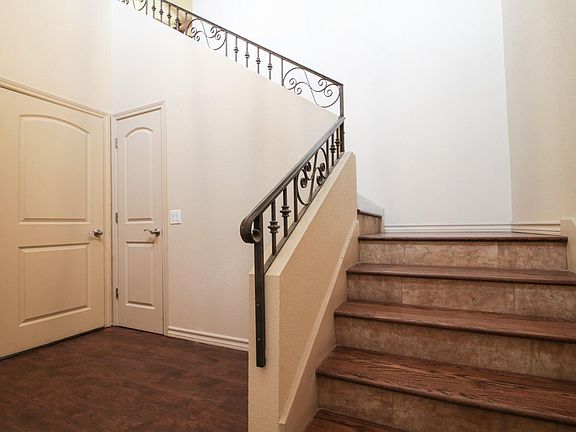 5th image of 4848 Excalibur Dr #A