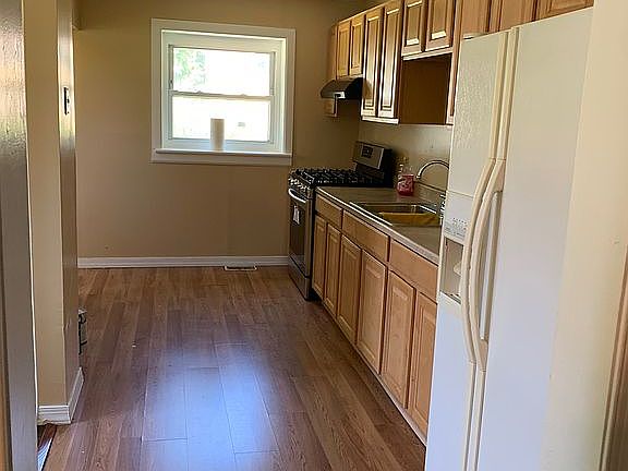 3rd image of 2428 47th St