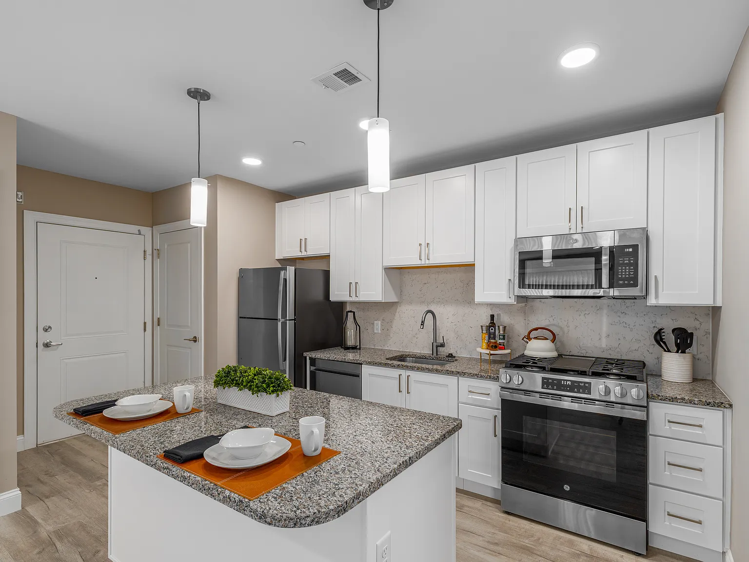 French Park Apartments — Photo 1