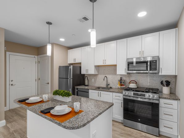 2139 Valence Pl #469