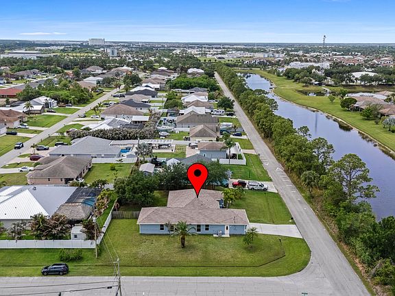 3rd image of 2001 SW Salvatierra Boulevard