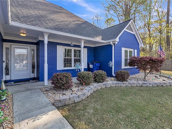 3rd image of 6 Springcrest Trl