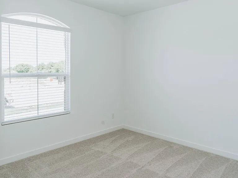 2105 Martins Pond Rd — Photo 6