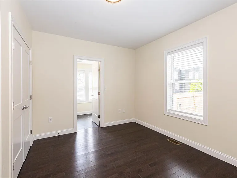 57-59 Catherine St #2 — Photo 12