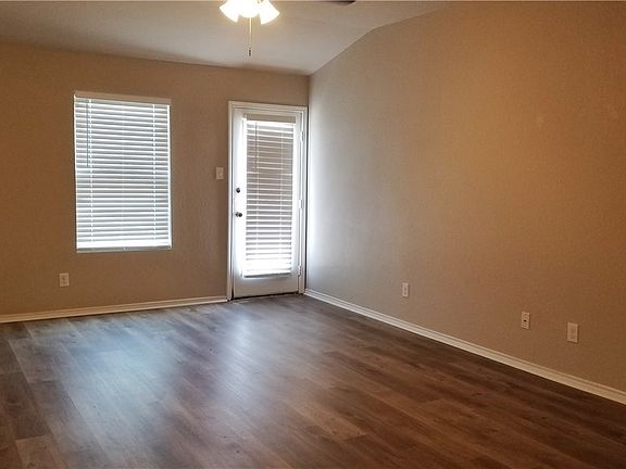 2nd image of 1441 Redbridge Dr
