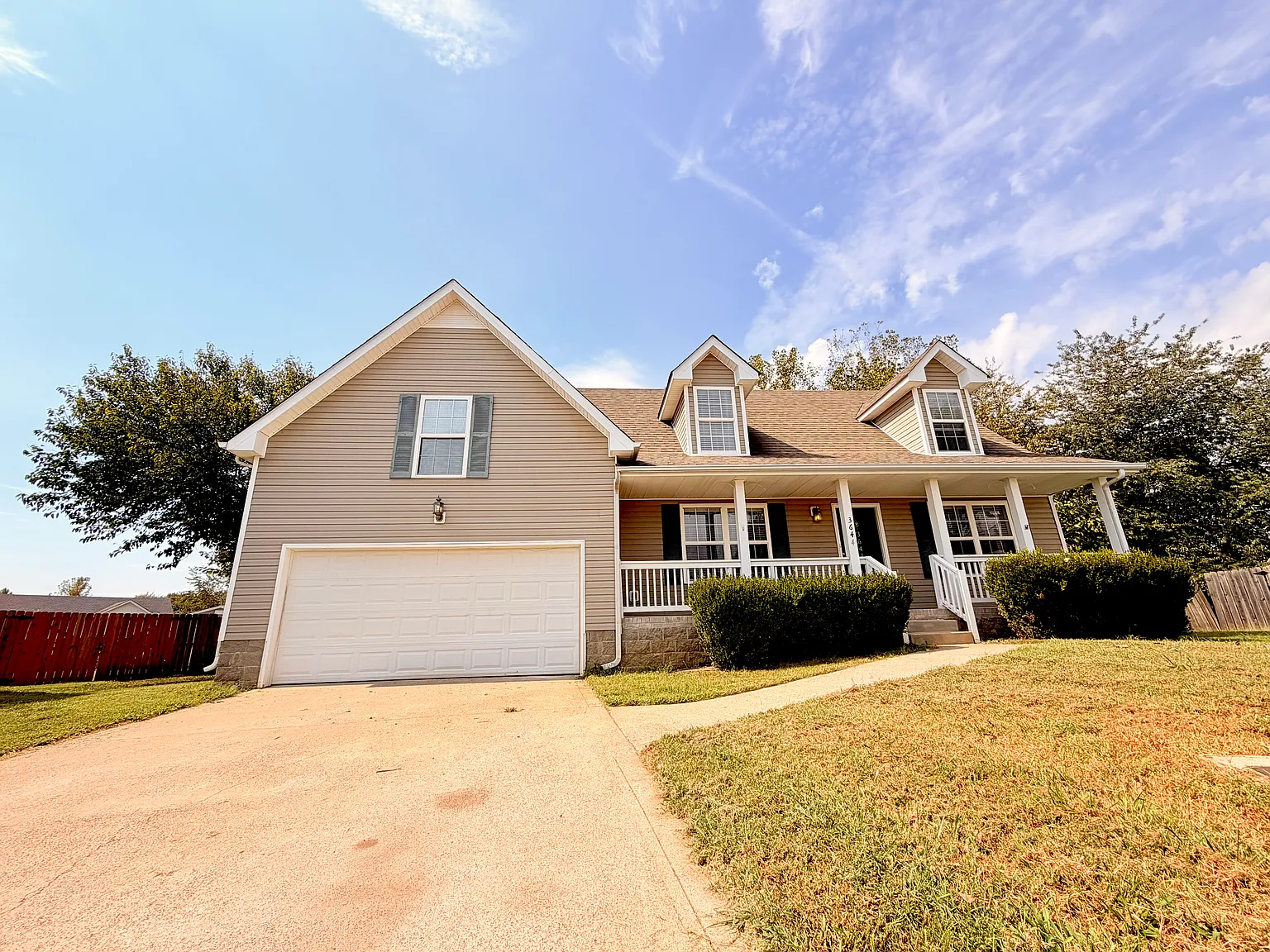 3 bed, 2.5 bath, 1900 sqft, $1,950 — Photo 2