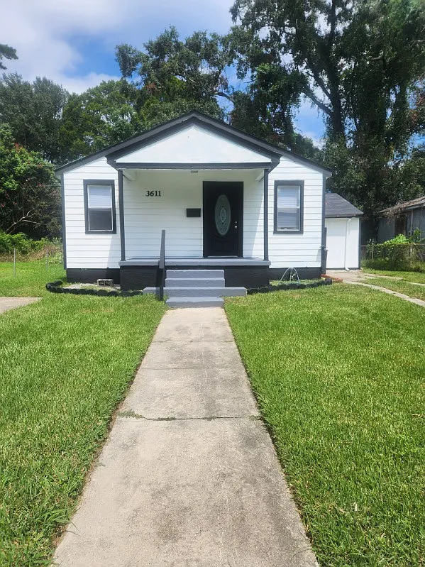 3 bed, 1300 sqft, $1,325 — Photo 1