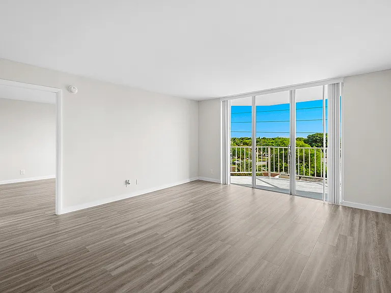 16740 NE 9th Ave #405 — Photo 12