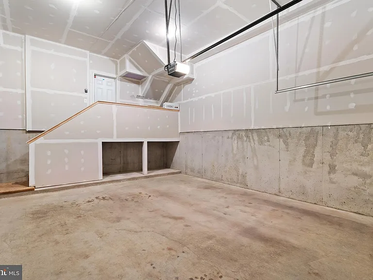 7713 Presidential Pkwy — Photo 31