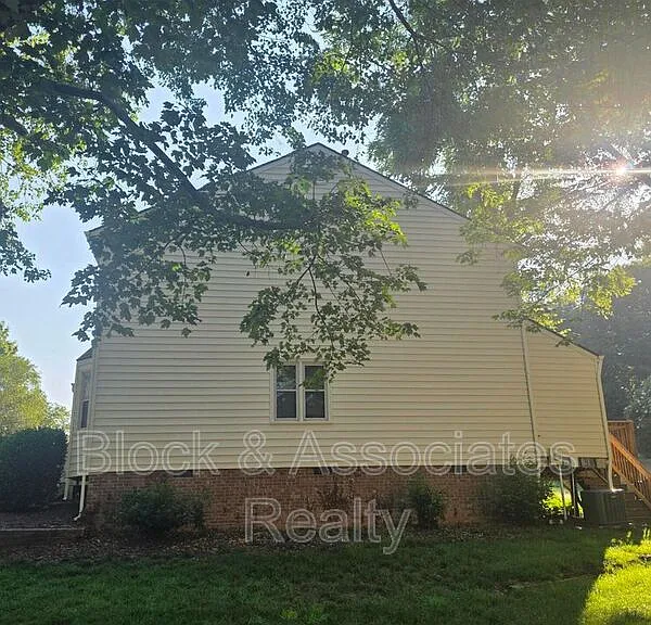 6550 Thetford Ct — Photo 16