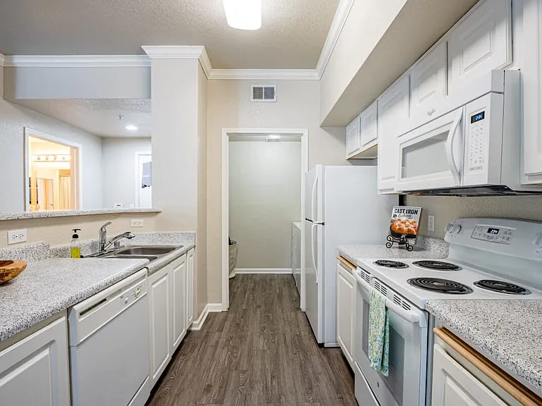 Oak Brook Apartments — Photo 11