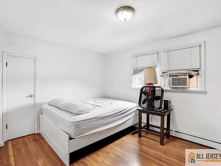 52 Saint Ann St #2-F — Photo 22