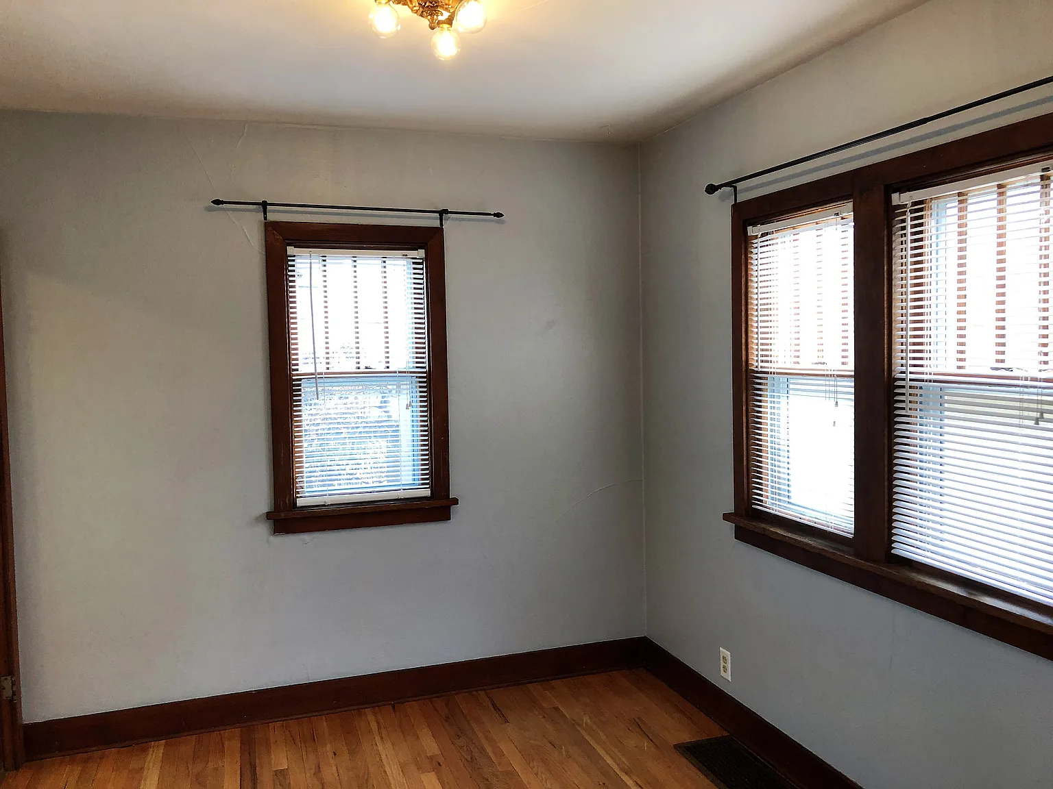 2 bed, 1200 sqft, $1,200 — Photo 3